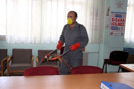 Konya'da Okullardaki Domuz Gribi Temizliğine Veliler De Katıldı