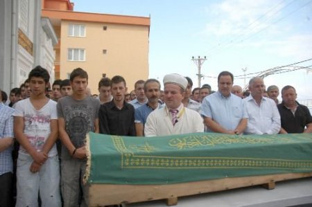 Konya'daki Kazada Hayatını Kaybeden Üniversite Öğrencisi Giresun'da Toprağa Verildi