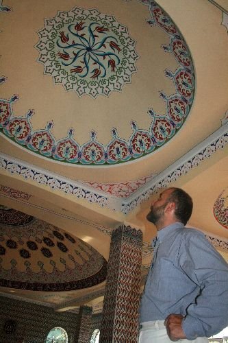 Konyalı Nakkaş Kardeşler, Çalışmaları İle Camileri Güzelleştiriyor