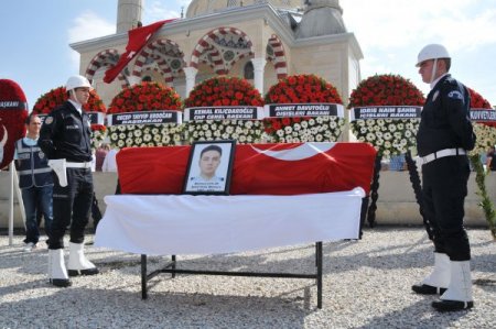 Konyalılar şehit polisi gözyaşlarıyla uğurladı