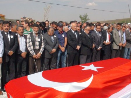 Konyalılar şehit polisi gözyaşlarıyla uğurladı