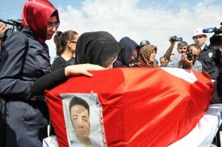 Konyalılar şehit polisi gözyaşlarıyla uğurladı