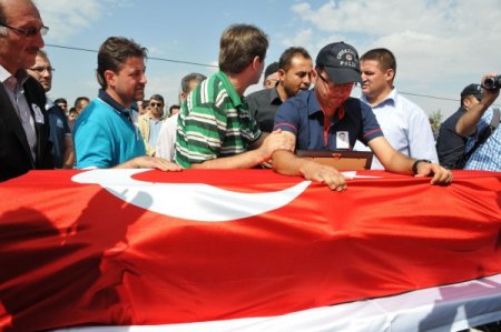 Konyalılar şehit polisi gözyaşlarıyla uğurladı