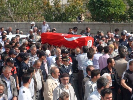 Konyalılar şehit polisi gözyaşlarıyla uğurladı