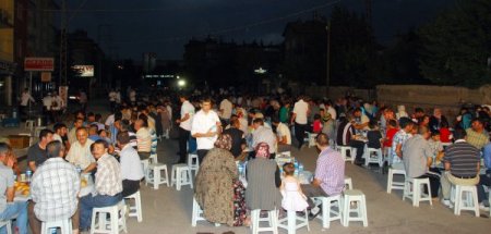 Konya'nın Mahalle İftarları Kardeşliği Pekiştiriyor