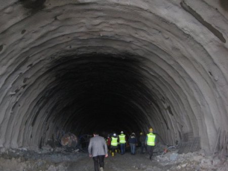 Kop Dağı Tüneli'nin 290 metresi kazıldı