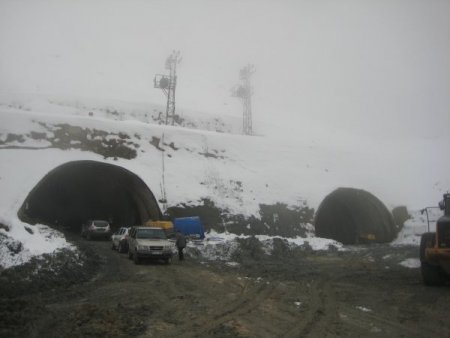 Kop Dağı Tüneli'nin 290 metresi kazıldı