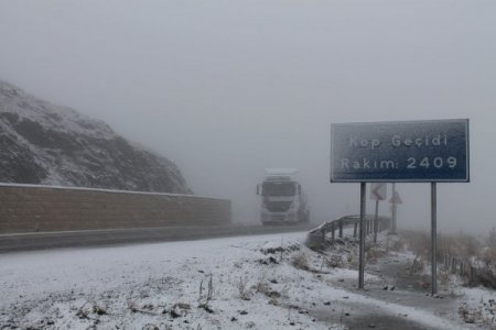 Kop Dağı'nda kar ve tipi etkili oluyor