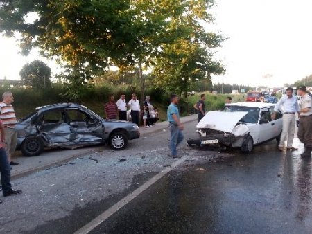 Köpeğe çarpmamak için kaza yaptı: 5 yaralı