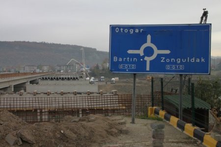 Köprü faciasında bulunamayan 5 kişi için aramalar devam ediyor