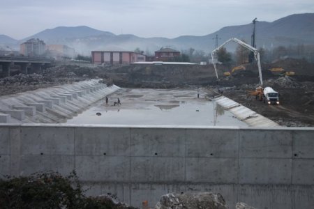 Köprü faciasında bulunamayan 5 kişi için aramalar devam ediyor