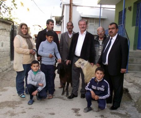 Köprü Yardımlaşma Derneği'nden 100 Aileye Kurbanlık Küçükbaş Hayvan