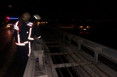 Köprüdeki boşluktan Büyükçekmece Gölü'ne düşen Suriyeli genç kayboldu