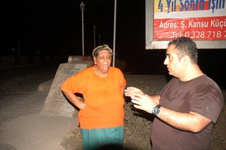 Köprüden Atlamak İsteyen Yaşlı Kadını, Gazeteci Kurtardı