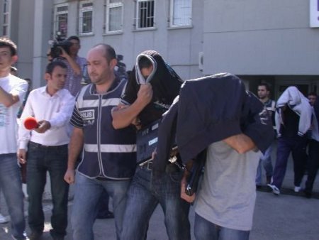 Kopya Çetesinde 4 Kişi Tutuklandı, Polis 13 Kişiyi Arıyor