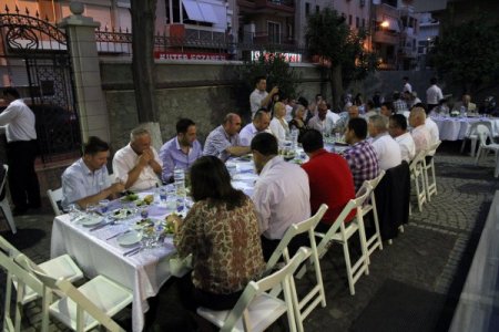 Kordelyalılar Derneği'nden Kilise'de İftar