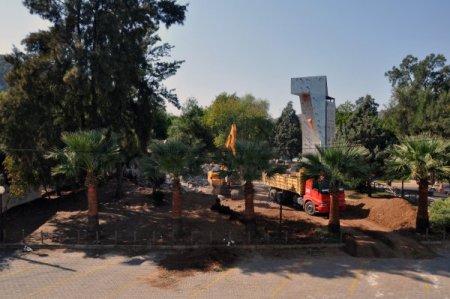 Kordon boyundaki anfi tiyatro yıkılıyor