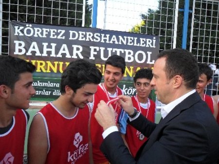 Körfez Dershaneleri’nin futbol turnuvası şampiyonu Akhisar oldu