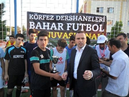 Körfez Dershaneleri’nin futbol turnuvası şampiyonu Akhisar oldu