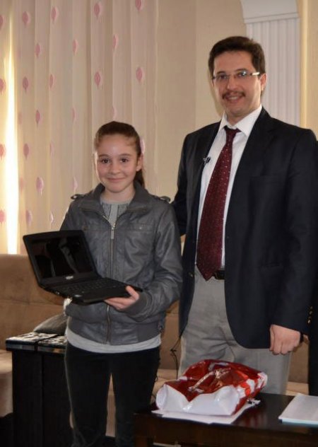 Körfez Dershanesi, Deneme Sınavına Katılanlara Hediye Verdi