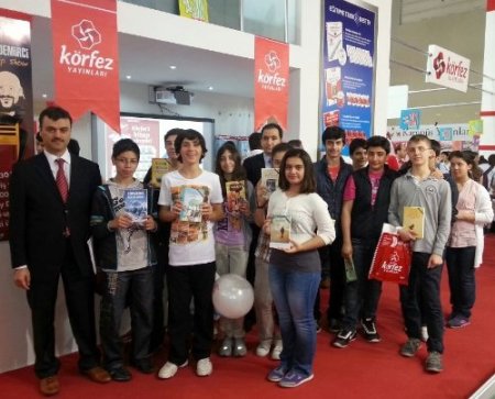 Körfez Dershanesi öğrencilerine 100 bin kitap hediye edecek