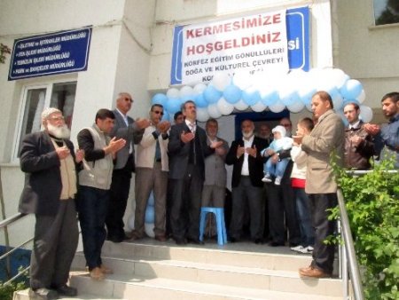 Körfez Eğitim Gönüllüleri Derneği öğrenciler için kermes düzenledi