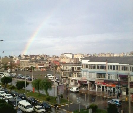 Körfezde oluşan gökkuşağı görenleri büyüledi