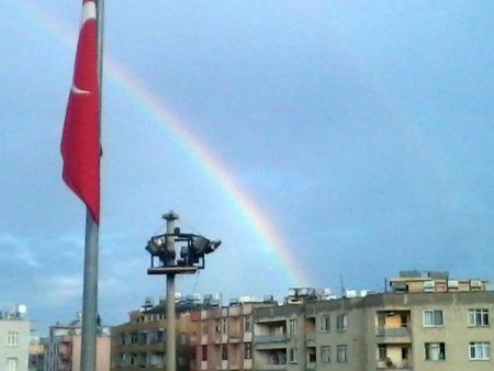 Körfezde oluşan gökkuşağı görenleri büyüledi