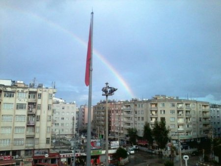 Körfezde oluşan gökkuşağı görenleri büyüledi
