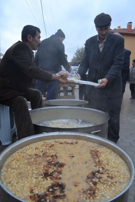 Korgunlular aşure ikramında buluştu