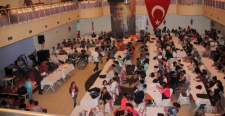 Korkuteli Körfez Dershanesi erken kayıt yaptıran öğrencileri ödüllendirdi