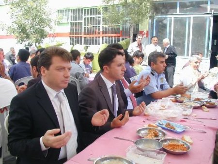 Korkuteli'deki Birlik Yemeğine 5 Bin Kişi Katıldı