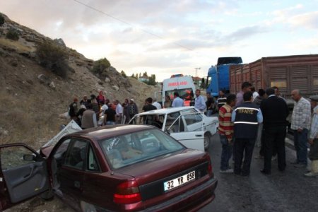 Korkuteli’nde trafik kazası: 5 yaralı