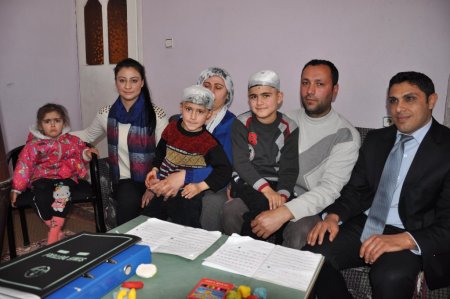 Korkut’ta kas hastası kardeşlere evde eğitim veriliyor