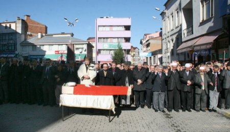 Köroğlu, gözyaşları arasında son yolculuğuna uğurlandı