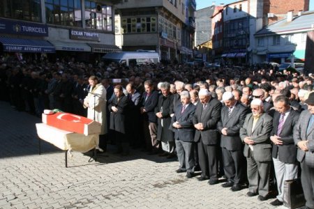 Köroğlu, gözyaşları arasında son yolculuğuna uğurlandı