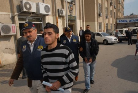 Korsan Gösteri İddiasıyla Gözaltına Alınanlar Adliyeye Sevk Edildi