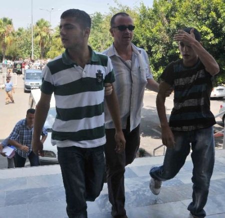 Korsan Gösterilerde Polise Saldırdığı İleri Sürülen 9 Kişi Adliyeye Sevk Edildi
