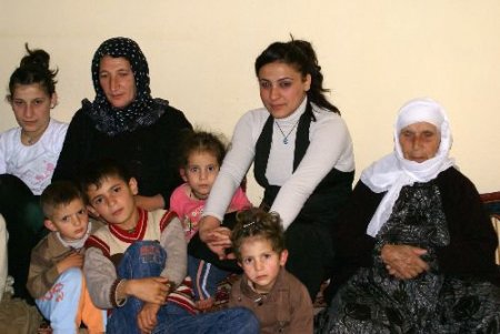 Korucu Ailesinin İmdadına Vali Yetişti