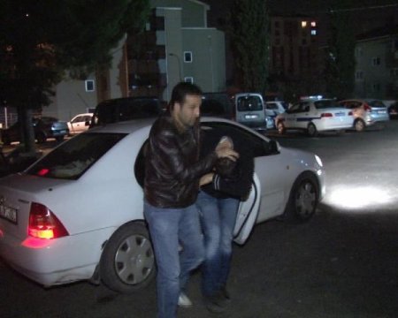 Koruduğu Bankanın Müşterilerini Dolandırdı