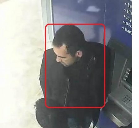 Koruduğu Bankanın Müşterilerini Dolandırdı