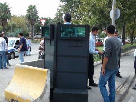 Koruma polisine zırhlı kabin