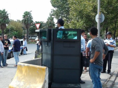 Koruma polisine zırhlı kabin