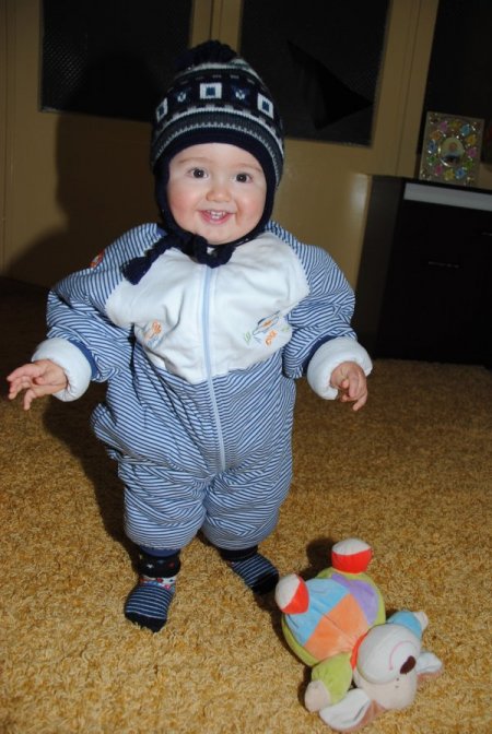 Korumalı tulumlar, bebekleri yürürken yaralanmaya karşı koruyor