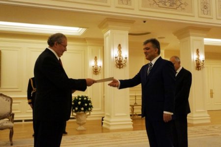 Kosova Büyükelçisi, Cumhurbaşkanı Abdullah Gül'e güven mektubu sundu