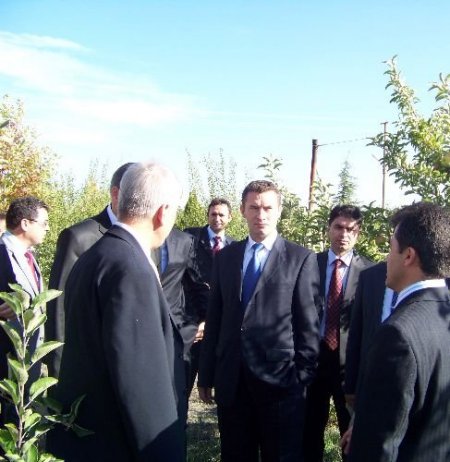 Kosovalı Bakan, Eğirdir Tarımını Yakından İnceledi