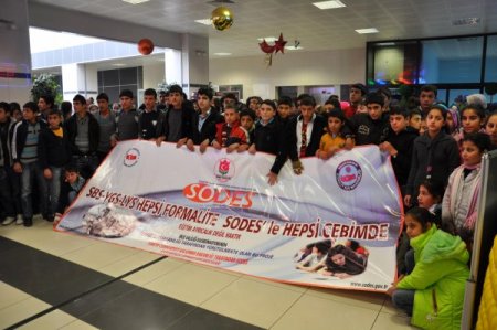 Köy çocukları eğlenceye doydu