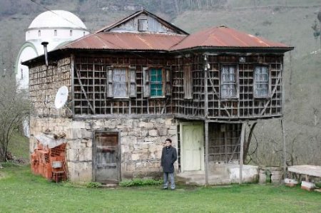 Köy Evleri Ayakta Kalma Mücadelesi Veriyor