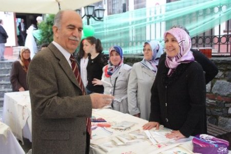 Köy kadınları el sanatlarını önce geliştirdi sonra sergi açtı