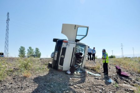 Köy Minibüsü Devrildi, 6 Kişi Yaralandı
